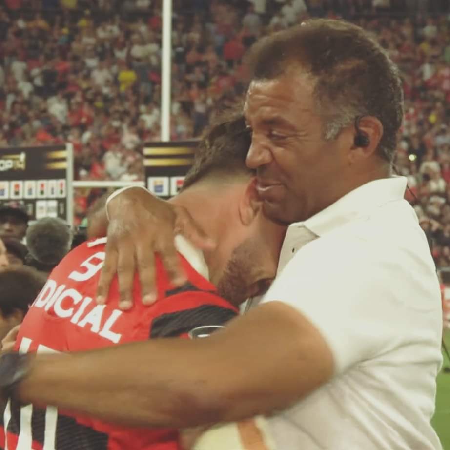 karinealaus's tweet photo. Une des images fortes de cette finale qui restera dans les annales du #Top14 ! #STSR #rugby #FinaleTOP14 https://t.co/uTqSc88VjM