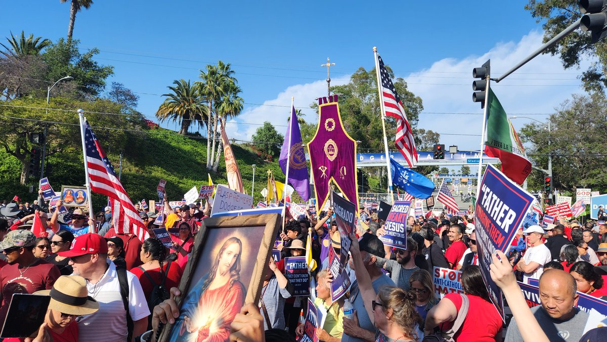 guerrero_cpa's tweet photo. On Friday, I joined thousands of Christians at Dodger Stadium to protest the anti-Catholic bigotry of the team and their honorees. I was honored to speak in defense of our Christian heritage. #BoycottDodgers #StopAntiCatholicBigotry #ShameOnDodgers #ChristianFirst https://t.co/Gasv8Qg22E