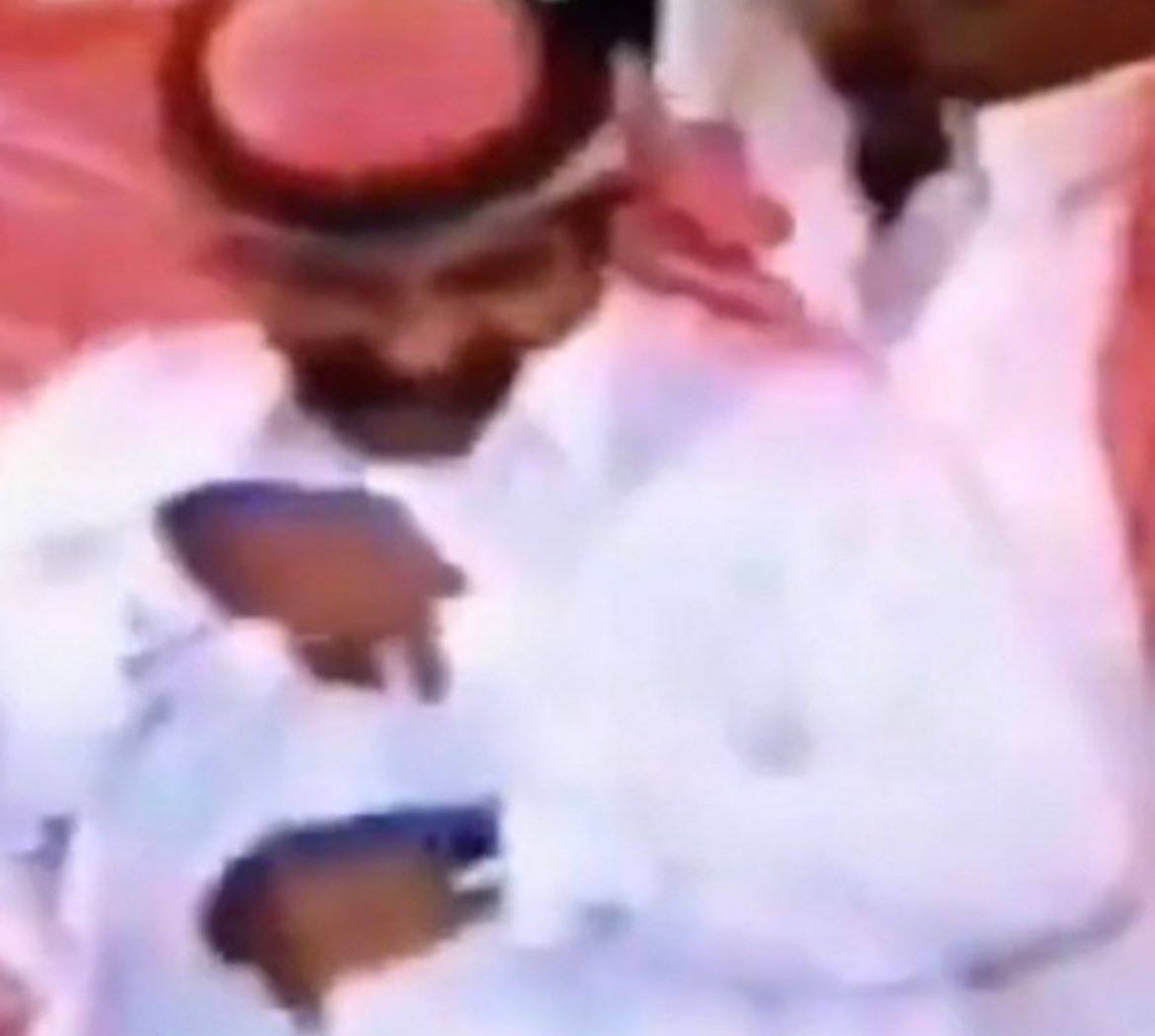 f9_j7's tweet photo. اويق في قلّبي والى شفتها فيه
احط كفي فوق قلبي واغمض . https://t.co/ms6paVRTad