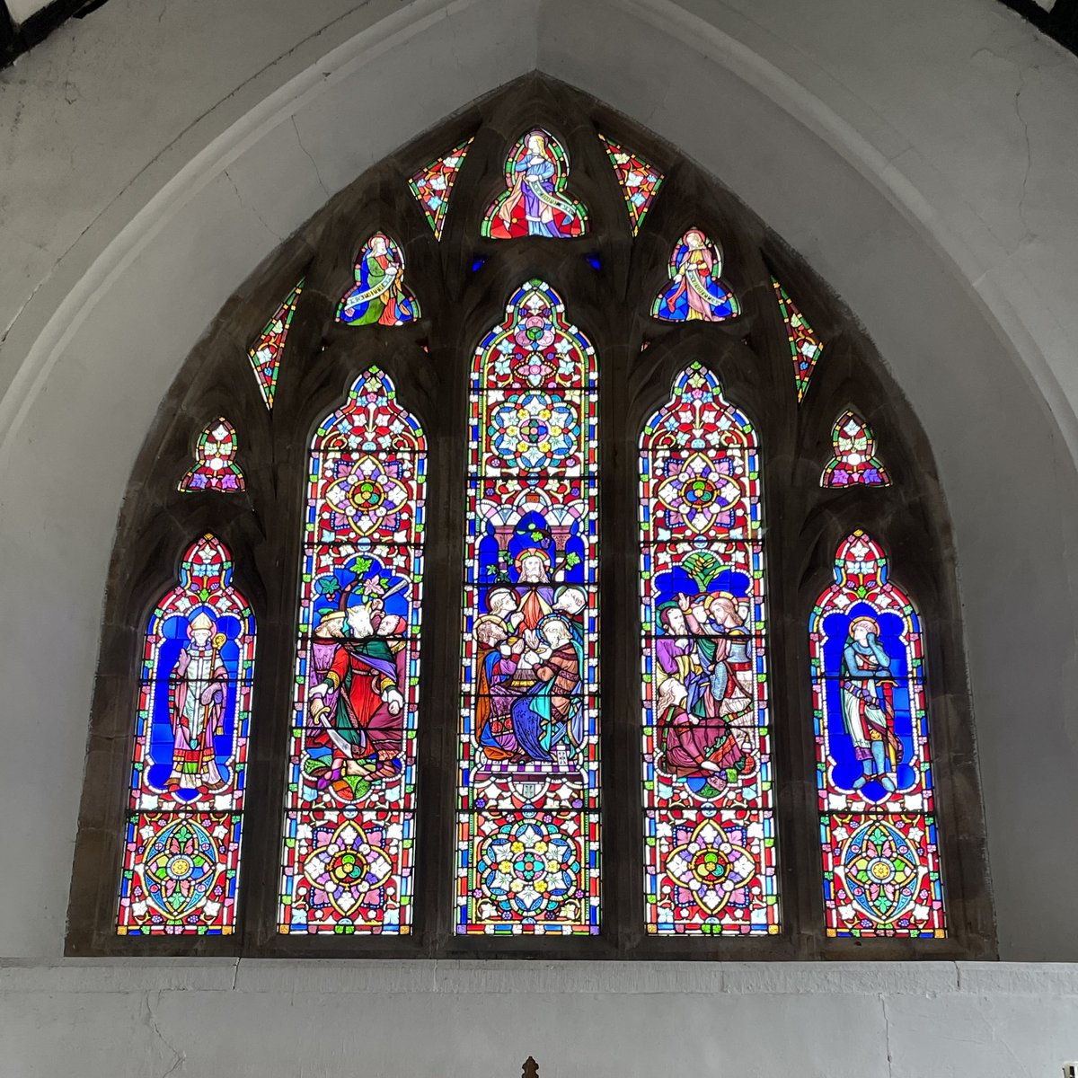 Vibrant colours for  #StainedglassSunday in east window St George’s Church Modbury, Devon

#window #stainedglass