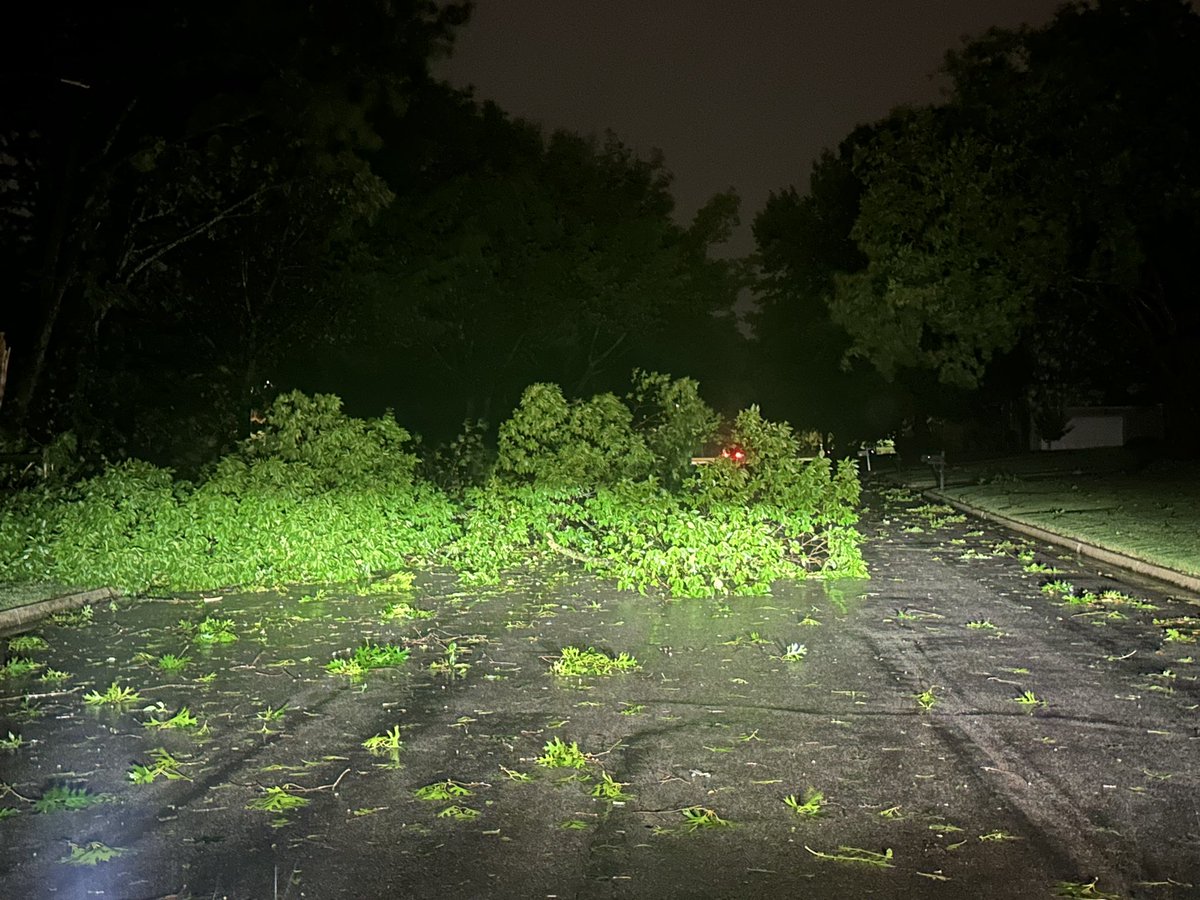 TulsaPolice's tweet photo. SIGNIFICANT STORM DAMAGE IN TULSA
Trees are covering some roads and highways, power/stoplights are out, &amp; Emergency Ops Center has been activated. 
Please do not drive over downed power lines. 
Follow updates from @cityoftulsagov @PSOklahoma @gtbynum, and stay safe. 
#TulsaPolice https://t.co/1roBsY7FEK