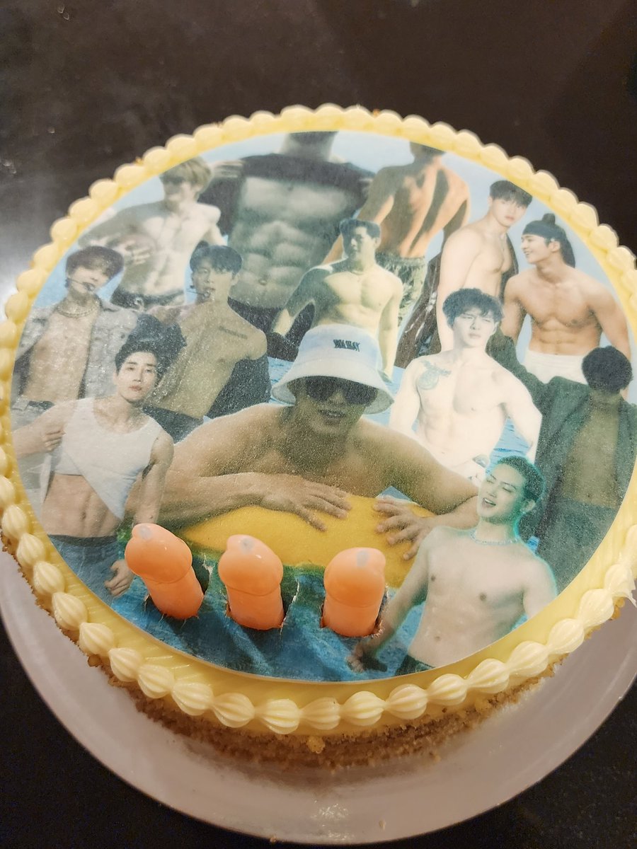 ouji_ILL's tweet photo. so we threw a bachelorette party for @xhejiapsa (who is getting married later this year), kpop stan style! 🤙 complete with our version of a naughty cake and import macho dancer! the beeeest!!! 🤣 https://t.co/WqQZpvF2fN