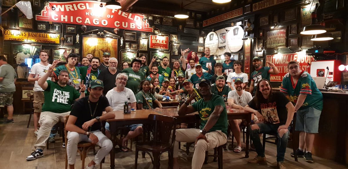 Dragons @ Raiders
Aficionats, L'Alè dels Dragons i moltes cares conegudes, ahir al Sonora Tavern.