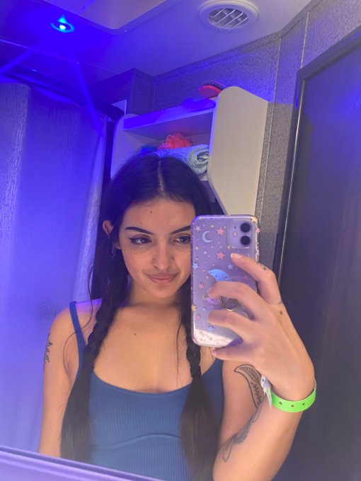 Hmmm I should do braids more often 😼 https://t.co/apeK7Fbxpa