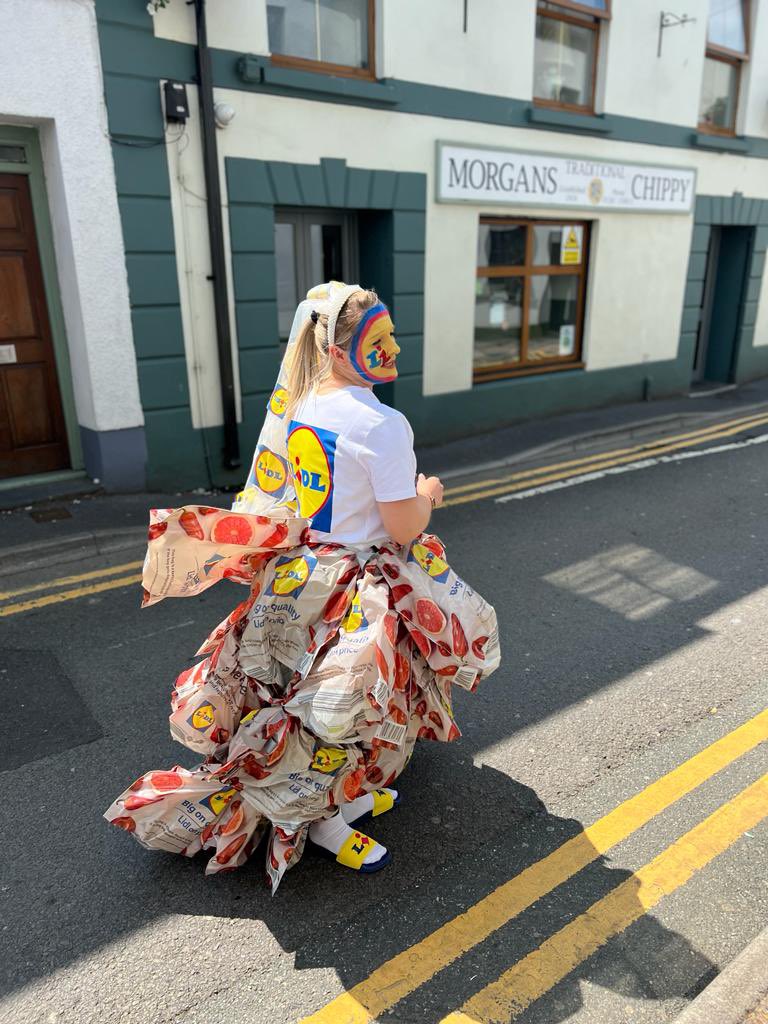 CarysSisto's tweet photo. Mrs Lidl to be, let’s get her viral, @lidlgb what do you think https://t.co/VD2W1cnT4h