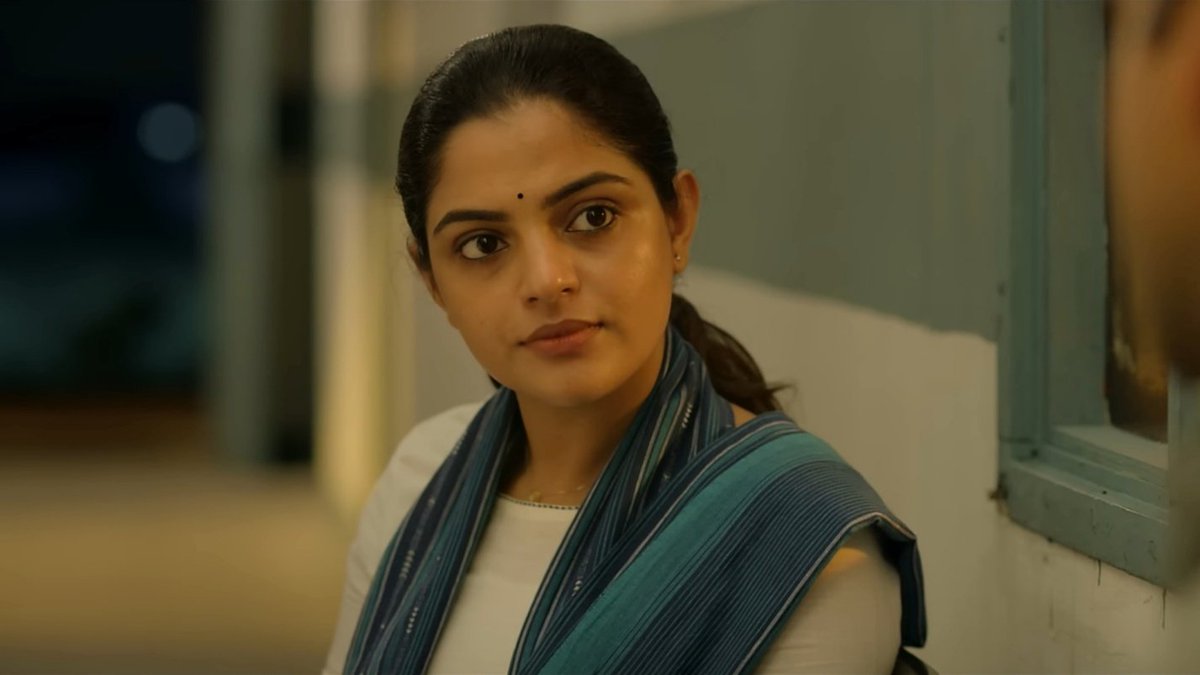 Although she had very little screen time in #PorThozil !!

But Her Portions Were ❤️

Especially That Terrace....Eye Contact Scene With Ashok Selvan Was👌😍💯