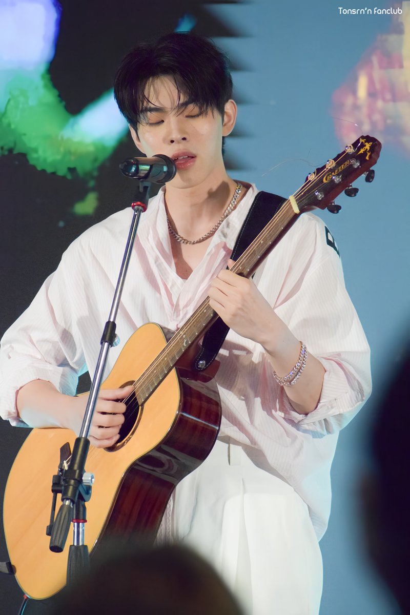 tonlove24's tweet photo. 💕รูปนี้คือดีมากกกก💕

#ToNsRN1stFasign https://t.co/IZ3IGIDxJu