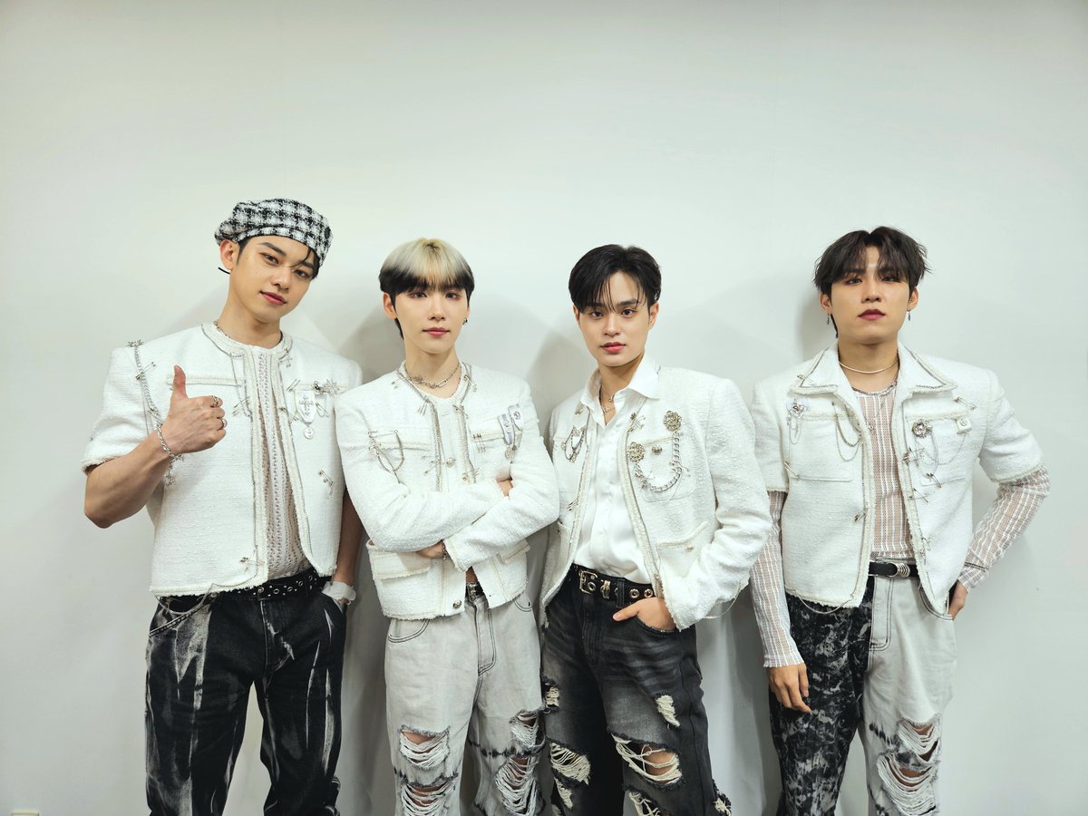 AB6IX's tweet photo. [📷] 
230618 2023 DREAM CONCERT in JAPAN 
1부 ABNEW와 함께 무사히 완료 ✨
2부도 기대 많이해 주세요 🩷
2부에서 만나요 🫧

#AB6IX #에이비식스 https://t.co/gExylDfFIn