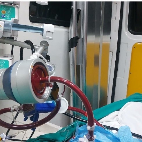 Ground ambulance transfer with ECMO SUPPORT.....
Safety .
Haemodynamic stability.
#ecmo #hospital #maintenance #goldenhourrescue #ambulance #airambulance #icu #criticalcare #medicalflight #ecmoteam #maquet #rotaflow #getinge #delhi #gurugram #superspecialityhospital