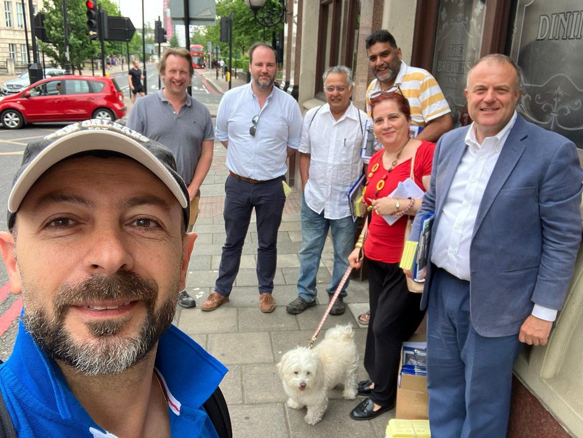 Out in Wandsworth Town - campaigning for TfL to finish the job they never started in 2017. Wandsworth One Way System needs fixing. Thanks to Iulia (with Oliver), Cllr Ravi Govindia, Salvatore, Ian, Nick, Deen and Theo collecting impressive levels support.