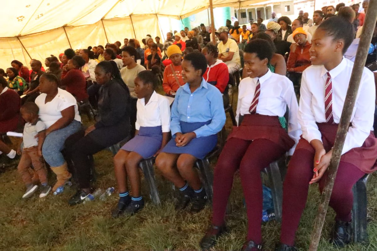 PsjLocal's tweet photo. Usathe bhazalala uMasipala wase Sajonisi eqhubeka nokuxhasa abantu abatsha kuyo lenyanga yabo.

Namhlanje iSAYC ixhase abantwana abangamantombazana bezikolo eziphantsi kwee ward ezine. https://t.co/nUyXmTPrEk