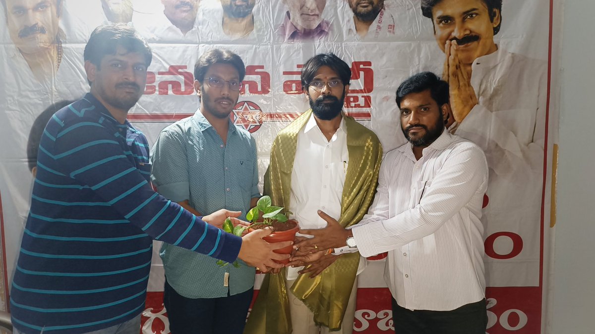 JSP_SLPOfficial's tweet photo. శేరిలింగంపల్లి నియోజకవర్గ ఇంఛార్జిగా నియమితులైన @drmaadhavareddy గారిని మర్యాద పూర్వకంగా కలిసి అభినందనలు తెలియజేసిన జనసేన పార్టీ శేరిలింగంపల్లి నియోజకవర్గం జనసేన పార్టీ నాయకులు మరియు జనసైనికులు.
@JanaSenaParty @PawanKalyan
@JSPTelangana
#JoinWithJSP
#JanasenaParty #PawanKalyan https://t.co/44Z1Da6oDy