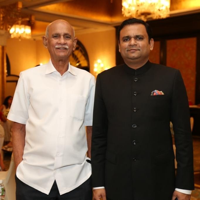 rahulnarwekar's tweet image. Of all the titles I have been privileged to have, &apos;Baba&apos; is the one I cherish the most. I&apos;m grateful for the lessons my Baba has taught me, and for the chance to pass them down to my wonderful daughters. 

#HappyFathersDay #FathersDay #FathersDay2023