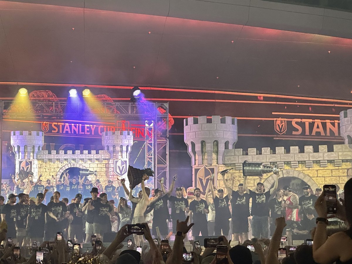 kaitlyn_fuhs's tweet photo. Las Vegas: A City of Champions π
We π you, @GoldenKnights
#VegasBorn #CupInSix #VGKParade https://t.co/EeRx136Sjz