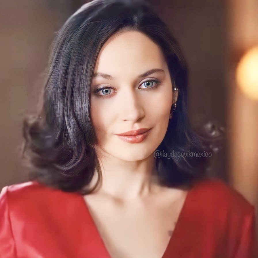 IlaydaCevikMex's tweet photo. Balca bella ❤️
•
#sençalkapımı #ilaydaçevik #İlaydacevik #balca #balcakoçak #loveisintheair https://t.co/OjgI8DWl1p