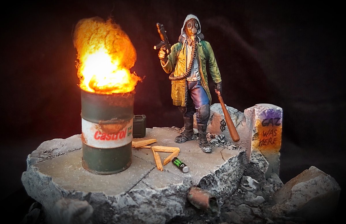 LewCol99's tweet photo. Just finished this post apocalyptic diorama #miniaturepainting #diorama https://t.co/CHIVw6FzRj