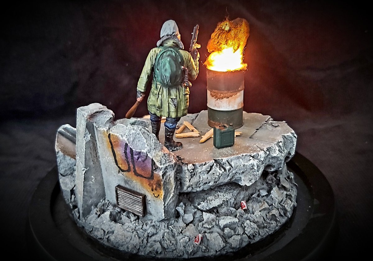 LewCol99's tweet photo. Just finished this post apocalyptic diorama #miniaturepainting #diorama https://t.co/CHIVw6FzRj