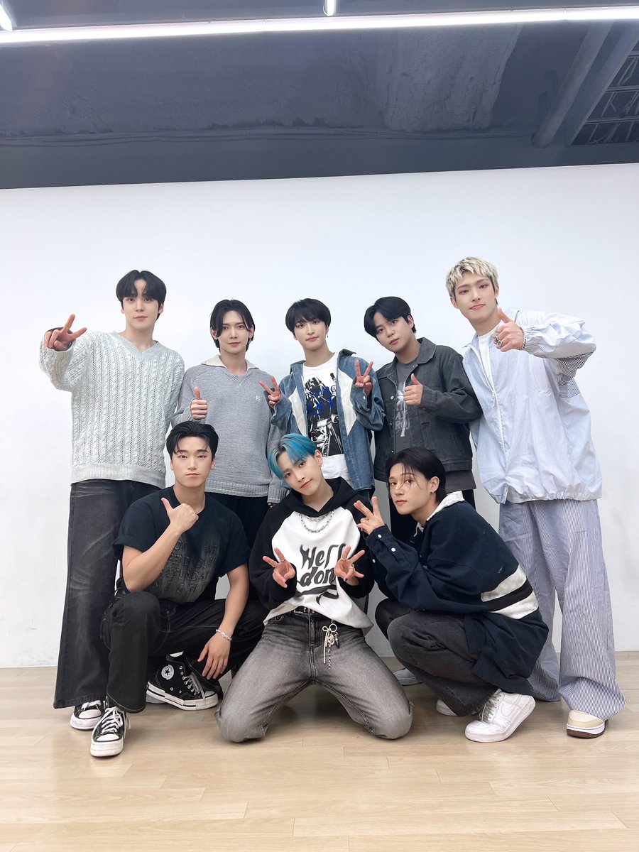 ATEEZofficial's tweet photo. [📷] '아이돌 인간극장' Behind Photo 
⠀
잔잔한 매운맛 ON🔥
티즈들의 재치 있는 입담과
남다른 팀워크를 볼 수 있었던
우당탕탕 인간극장 종료😝
⠀
#아이돌인간극장 #ATEEZ #에이티즈 https://t.co/y7fSFUbauO