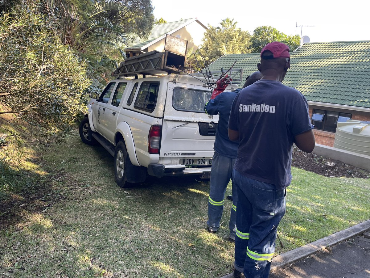 Willie Chinyamurindi (PhD) (@chinyaz) on Twitter photo Thank you <a href="/OfficialBCMM/">Buffalo City Metro Municipality</a> for responding so quickly. These men should be at home spending Fathers Day with their families. This is a city hard at work. Thank you <a href="/OfficialBCMM/">Buffalo City Metro Municipality</a> for responding so quickly. These men should be at home spending Fathers Day with their families. This is a city hard at work.
