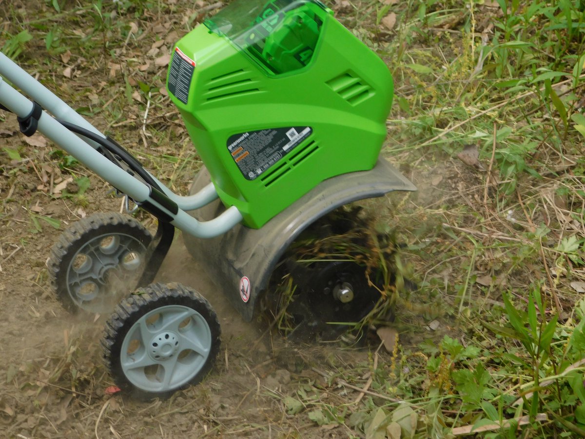 Rototilling and cultivating the soil - there are good options besides gas/oil mix machines. archaeologistwithtime.blogspot.com/2023/06/happy-… #Tiller #gardening @greenworkstools @gwtoolscanada #Mantis #batterypowered