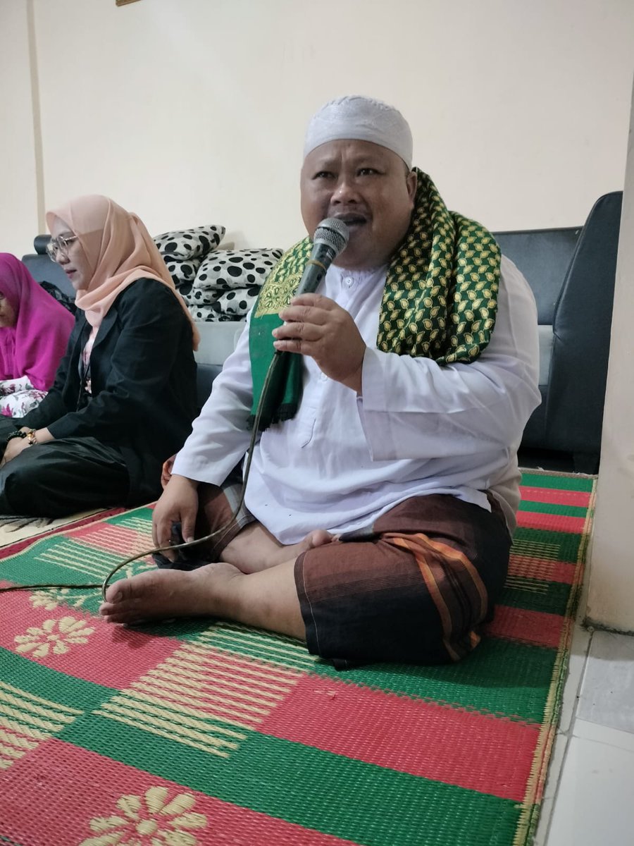 Kajian Muslimah dengan para Mak relawan,Mak Ganjar Lampung berdoa bersama untuk kebaikan negeri.
#makganjarlampung 
#makganjar
#makganjaruntukpakganjar
#GanjarPranowo 
#GanjarPresiden