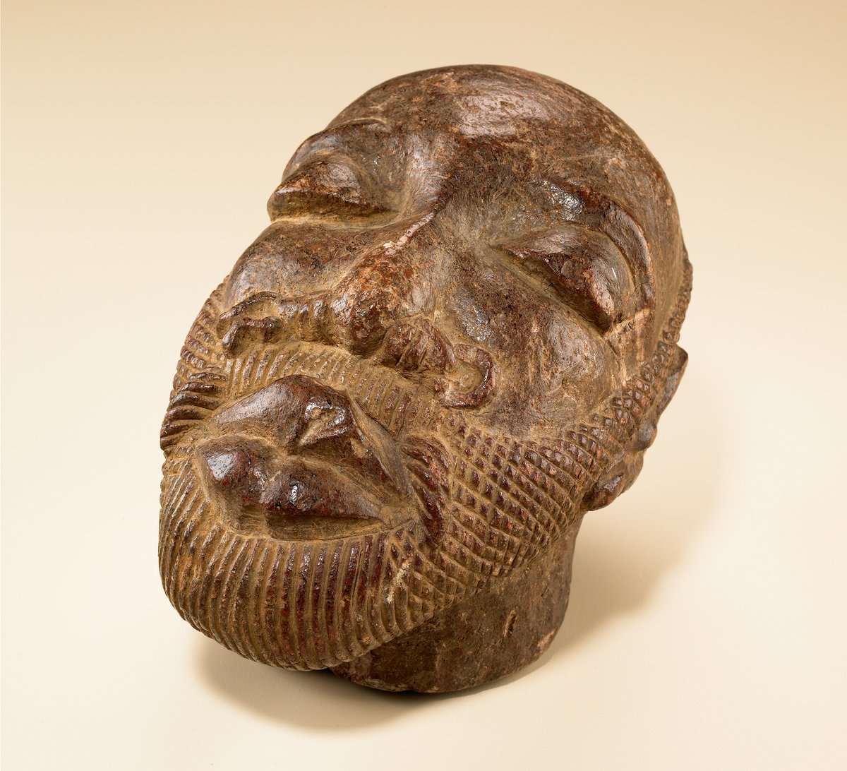 Title: Head

Location: Sierra Leone

Date: 15th-17th century

si.edu/object/edanmdm… 

 #SierraLeone #ArtBot