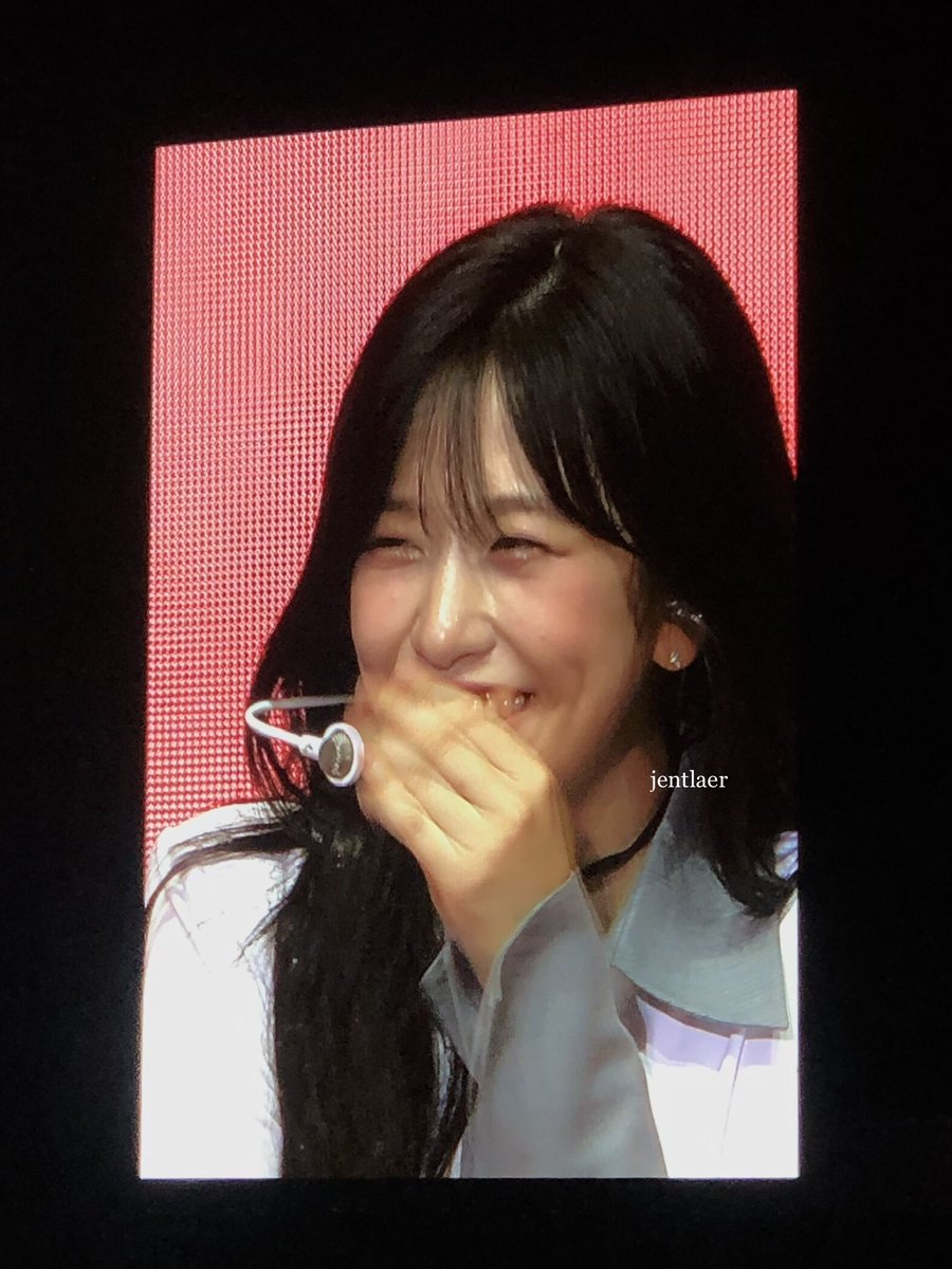 jentlaer's tweet photo. look at this yujin photo sequence :( sheβs the cutest pup ever πβ€οΈβπ©Ή
#IVE #μμ΄λΈ #ANYUJIN #μμ μ§ #IVEThePromQueensInManila #IVEinMNL #IVEinManila https://t.co/E5OFOppOvT