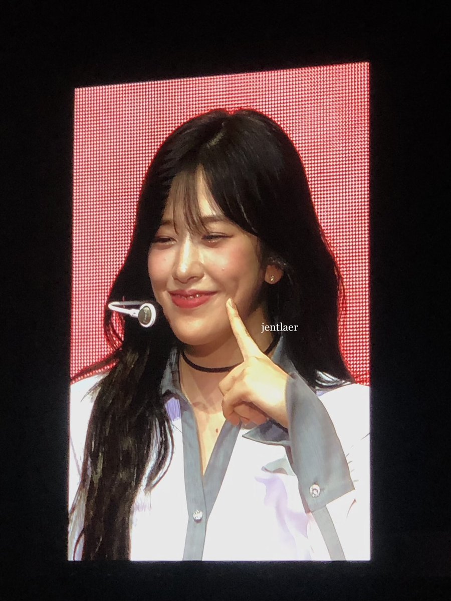jentlaer's tweet photo. look at this yujin photo sequence :( sheβs the cutest pup ever πβ€οΈβπ©Ή
#IVE #μμ΄λΈ #ANYUJIN #μμ μ§ #IVEThePromQueensInManila #IVEinMNL #IVEinManila https://t.co/E5OFOppOvT