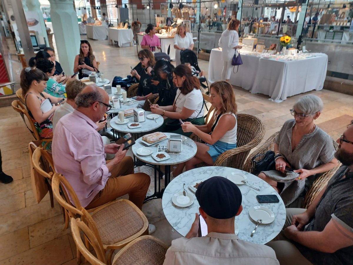 Comienzan a llegar a #València los primeros medios de comunicación que vienen a cubrir <a href="/TheWorlds50Best/">The World's 50 Best</a> .

Hoy día para conocer la ciudad, visitar el centro histórico y probar el #aguadevalencia en <a href="/Original_CV/">Original CV</a> y la <a href="/horchatadaniel/">Horchatería Daniel</a> en <a href="/MercadoColonVLC/">Mercado Colón</a> .

#Worlds50Best