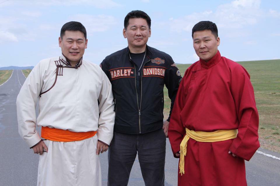 Бэрх амьдралыг туулж байна даа.. Азгүй Монголчууд..