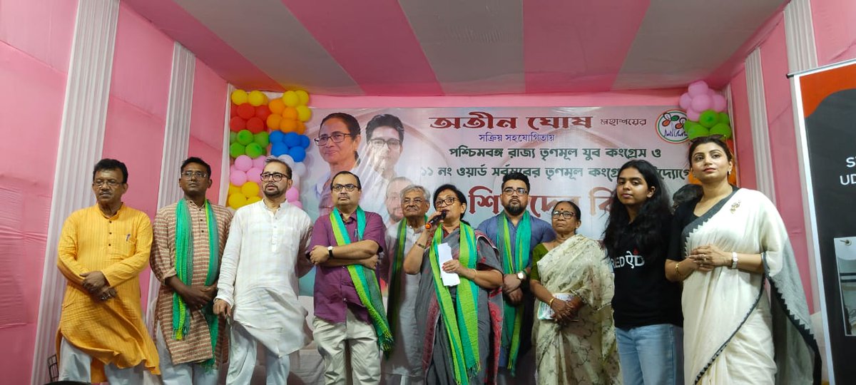MrityunSpeaks's tweet photo. ১১নং ওয়ার্ডে প্রিয়দর্শিনী ঘোষের উদ্যোগে Atin Ghosh দার তত্বাবধানে শিশু স্বাস্হ্য পরীক্ষা শিবির।
উপস্হিত ছিলেন মাননীয় মন্ত্রী প্রদীপ মজুমদার ও মন্ত্রী চন্দ্রিমা ভট্টাচার্য্য,রাজ্য তৃনমূল কংগ্রেসের সাধারণ সম্পাদক @KunalGhoshAgain দা।এরপরে ভিয়ানা স্পোটিং ক্লাবের রক্তদানে। https://t.co/3l5scncPU9