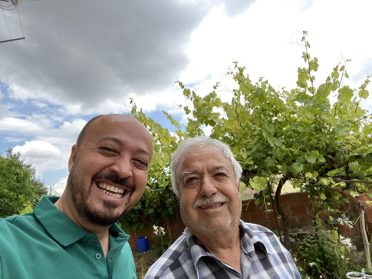 Günün kutlu olsun Babam…
İhtiyaç duyduğumuz her an elimizden tutan varlıkları ile güven ve huzur bulduğumuz bütün babalarımızın Babalar Günü'nü kutluyor, ebediyete irtihal etmiş olanları rahmetle anıyorum…