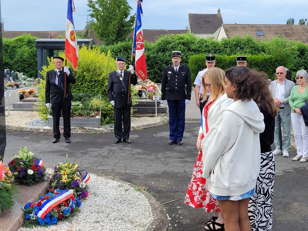 ErsiliaSoudais's tweet photo. Présente ce matin à #Othis pour la commémoration du #18juin1940.
Soyons toujours fidèles à l'héritage de la Résistance. Ne cédons rien à la haine et au fascisme.

#Circo7707 #DevoirDeMémoire https://t.co/LnZKD8qsoZ