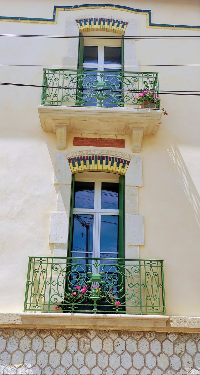 A sunny, blowy day in the port today. The salmon pink geraniums on my balconies are enjoying it. Thank you to Elizabeth Gouge for the inspiration. #portlife #FlowerReport #Hérault #SouthWestFrance