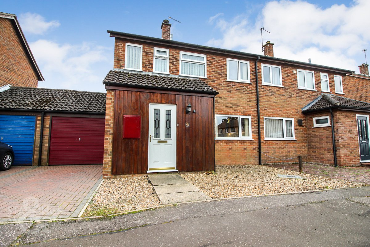 StarkingsWatson's tweet photo. Semi-Detached Home | 19' Sitting/Dining Room | 12' Kitchen | Three Bedrooms | Bathroom &amp; Cloakroom | Panoramic Field Views | Oil Fired Warm Air Heating | Garage &amp; Gardens

Offers In Excess Of £230,000
📍 Millside, Hales
🏡 View Full Details Here: https://t.co/QgEE1LQfoV https://t.co/U63UW21QE0