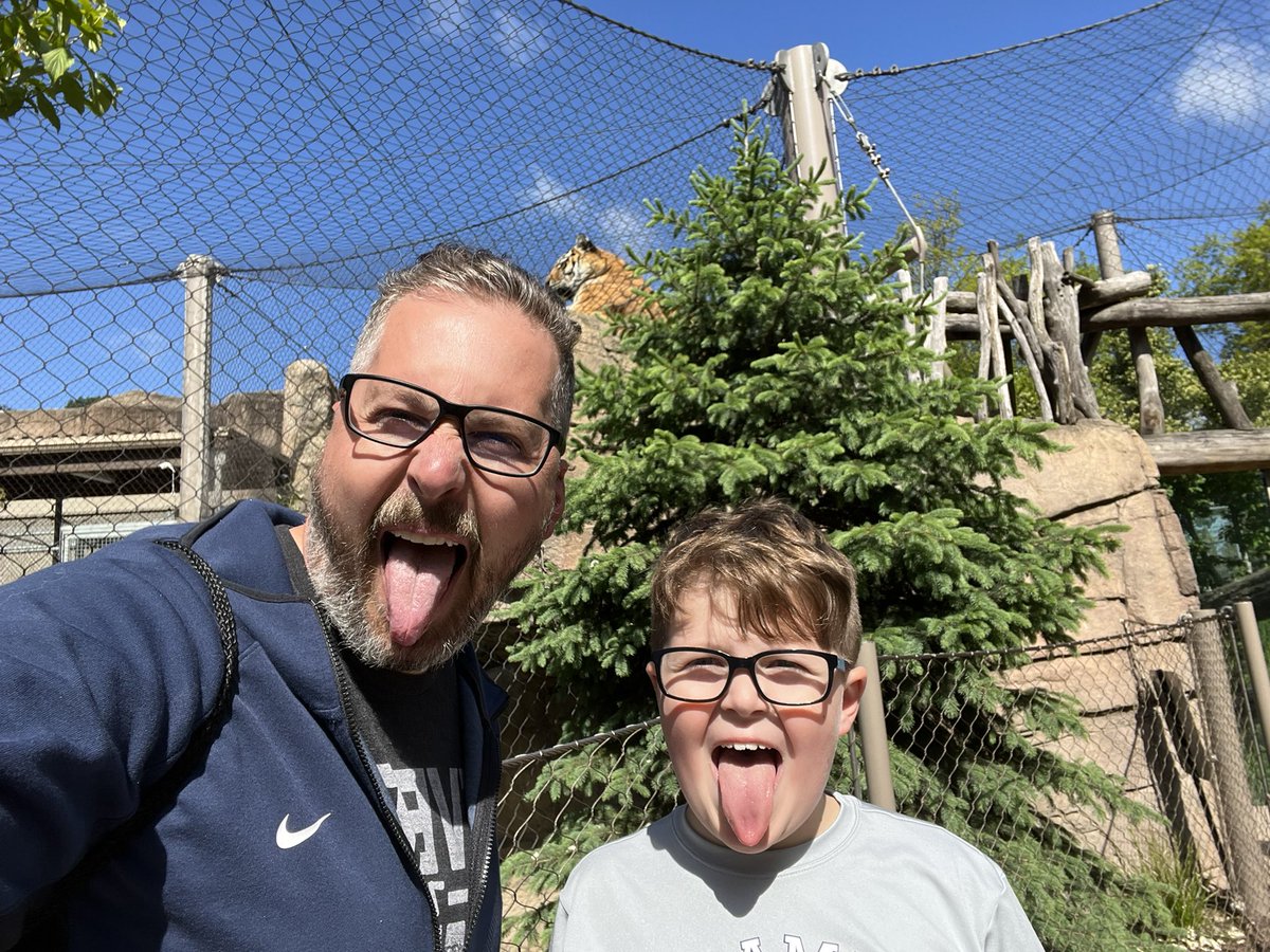 RJrh12608's tweet photo. @Jocko1114  happy Father’s Day! Our kids are lucky to have you in their lives!! https://t.co/ogehtloo1s