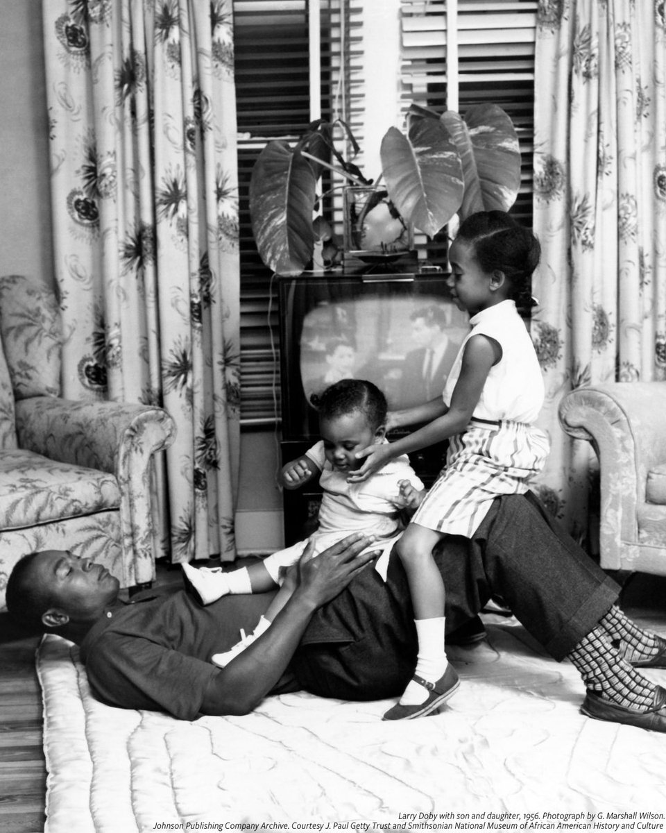 Who are they—the fathers we remember and pay tribute to on #FathersDay? Although wrought with extraordinary systemic challenges, this strong tradition of fatherhood and parenting continues in many African American families: s.si.edu/42Nu9WT