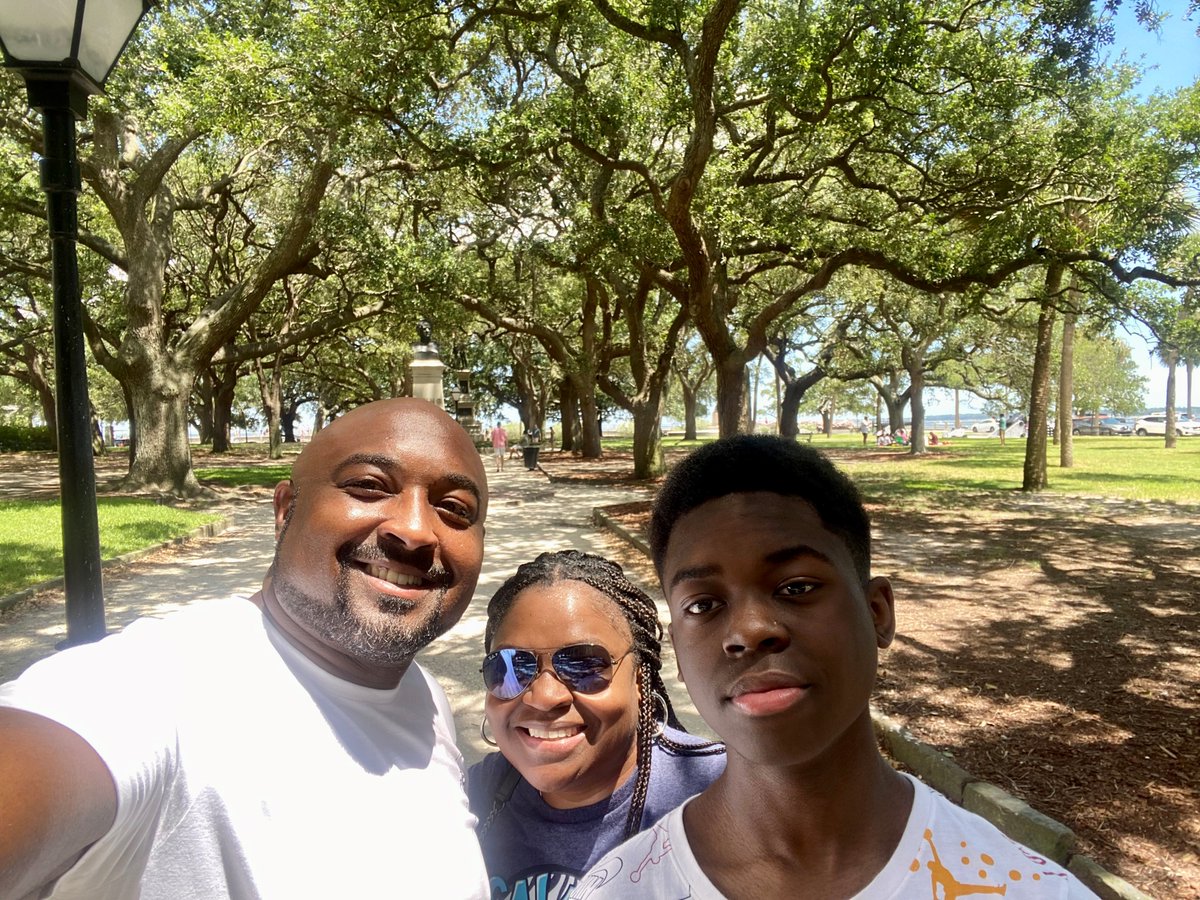sccyourcollege's tweet photo. Happy Father's Day! From our family to yours! 💙💚 May your day be filled with joy, laughter, and cherished moments with your loved ones. You are the pillars of strength and the guiding lights in the lives of your children, and we celebrate you today and every day.

#fathersday https://t.co/LBcwTXgAv3