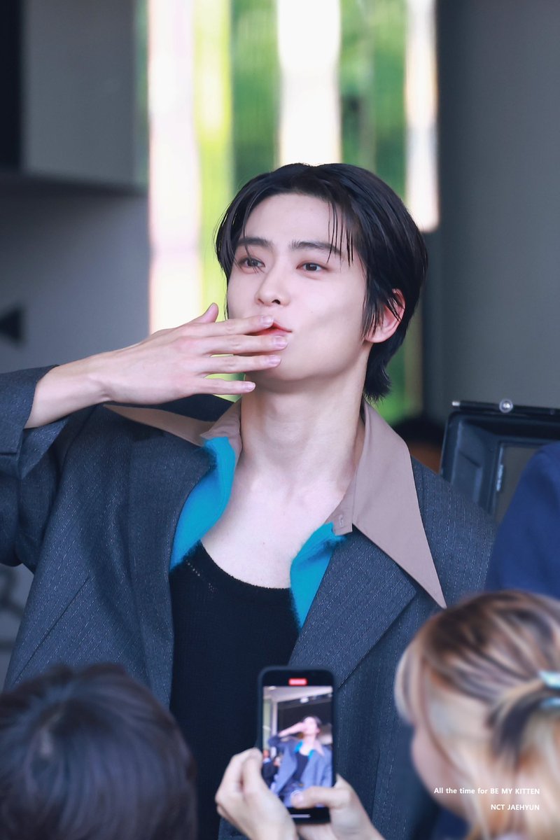 Bemykitten214's tweet photo. 230617 MFW
#재현 #JAEHYUN #ジェヒョン #윤오 #YUNO
#NCT127 #JaehyunForMFW #PradaSS24 @Prada https://t.co/dJDMnXTLmY
