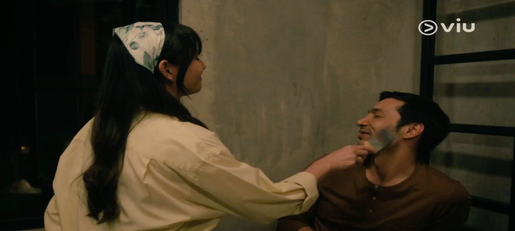 Emang udah banyak sih romcom tentang pura-pura suami istri buat kepentingan masing-masing.

Tapi ini menyenangkan banget. Bikin hepi, Minton jadi senyam-senyum terus. Chemistry-nya Jessica Mila &amp; Abimana pun juara! Gemesin.