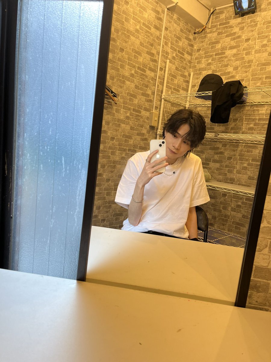 xoxo_kid616's tweet photo. 昨日はあんましない髪型とメイクしてもろた💄 https://t.co/jcnCWyGVvk