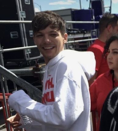 she/her louis (@lwtsheher) on Twitter photo 