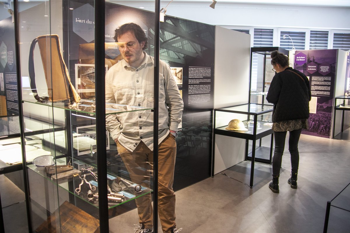 Nos œuvres voyagent✈️! A l'occasion de l'exposition "Dites 33, 700 ans de soin dans l'Aisne", une quinzaine de nos objets a été sélectionnée pour y être exposée. Ce sont essentiellement des objets médicaux comme des seringues ou le masque à éther.
<a href="/CARCThierry/">Communauté d'Agglomération de la région de Château</a> 
#exposition #santé