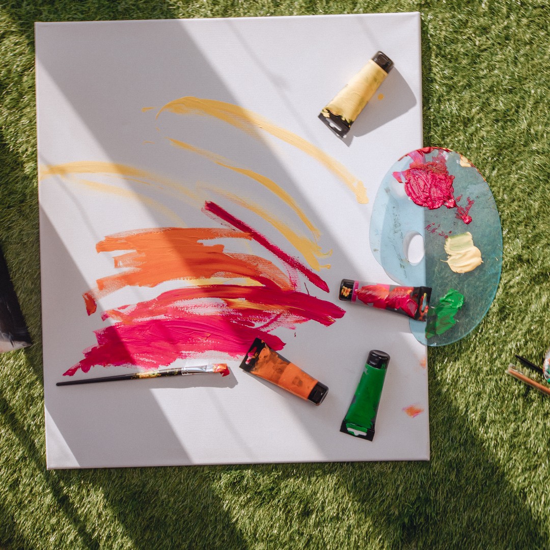 Get ready to let your artistic side flow as we will be taking the paints outdoors tomorrow in this FREE #GIAG Painting Outdoors and Picnic session! Join us Monday 19th June, 12:00 pm and get painting 🎨 Book now: bit.ly/42pwMOm