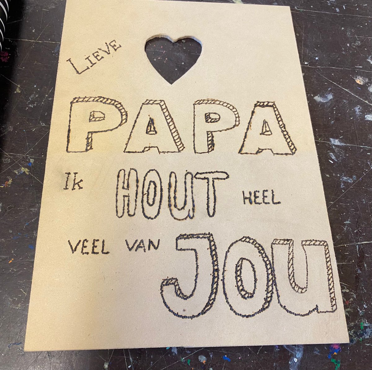 Een warme vaderdag
Natuurlijk worden de papa's niet vergeten vandaag. Net als bij moederdag heeft elke groep in het s.o. gewerkt aan een mooie verrassing voor...
de-hilt.nl/Home/Nieuws/20…