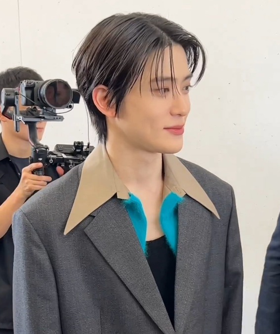 AboutMusicYT's tweet photo. Jaehyun of NCT at the Prada fashion show. https://t.co/DfDYgcMOPh