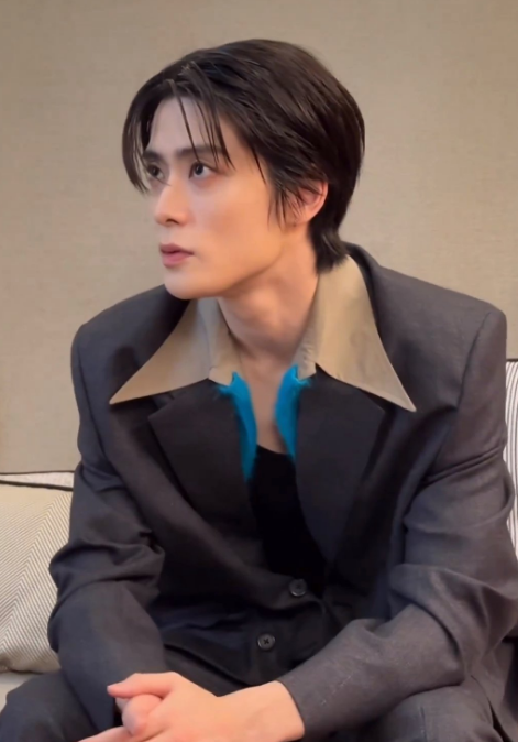 AboutMusicYT's tweet photo. Jaehyun of NCT at the Prada fashion show. https://t.co/DfDYgcMOPh