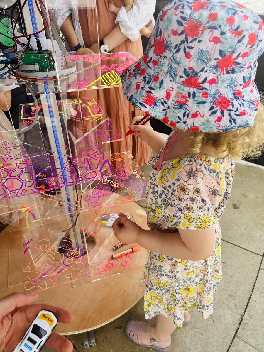 sabinehauert's tweet image. Amazing interactive experiment combining nature and urban, sound and light at the Festival of Nature this weekend. Well done to the @farscopecdt and @BristolRobotLab team. They built this from scratch. Learn more here styinglee.wixsite.com/the-forest