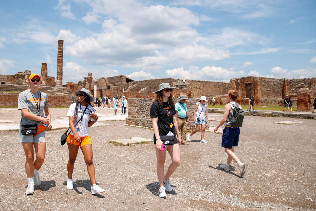 📍 Pompeii 

#GoLadyVols // #LadyVolsAbroad