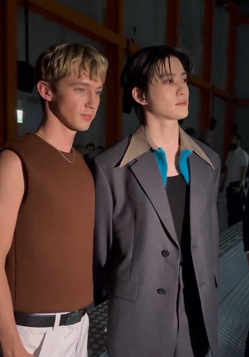 JJHLOOKS's tweet photo. jaehyun with troye sivan

PRINCIPE JAEHYUN A PRADA 
#PradaSS24 #PradaSS24xJaehyun @Prada https://t.co/XXAJ2dqKiC